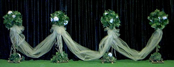 Ivy Topiary reception posts Joined with tulle or ivy to