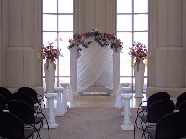 wedding ceremony or cake Accompanied by 2 large floral